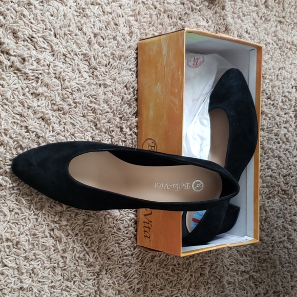 Shoes never worn - Picture 1 of 4